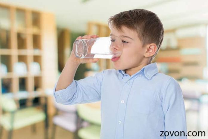 water in lunchtime can helpprevent childhood obesity