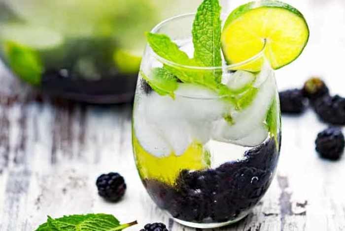 blackberry mint infused detox water