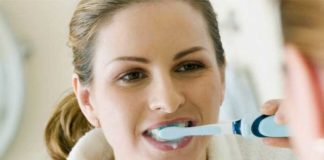 avoid this common toothpaste ingredient to preserve gut health